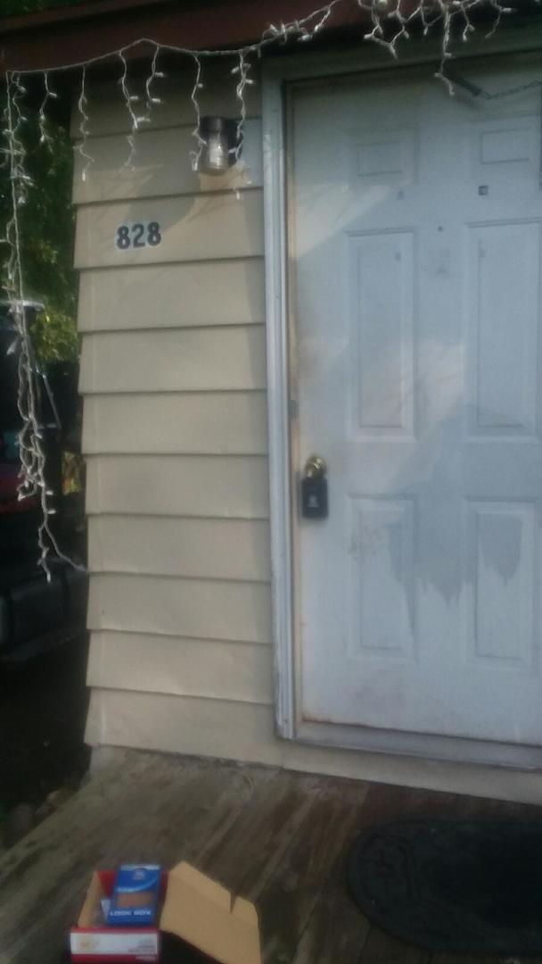 828 Wood Avenue MACHESNEY PARK, Illinois SINGLE FAMILY HOME SOLD AS-IS AND READY FOR A NEW FAMILY. NOT BANK OWNED AND NOT A SHORT SALE, OWNERS ARE LOCAL AND MOTIVATED. THIS HOME IS BEING SOLD AS-IS, SO PLEASE INSPECT PRIOR TO SUBMITTING AN OFFER. PLEASE NOTE: 0% TAX PRORATIONS ARE OFFERED, THE SELLER WILL PAY CURRENT AND ALL PRIOR TAX BUT 0% CREDIT FOR FUTURE BILLS. SPECIAL WARRANTY DEED AT CLOSING. NO SURVEY. FOR FASTER RESPONSE PLEASE USE SELLERS CONTRACT, ADDENDUM AND DISCLOSURES UNDER DOCUMENTS.