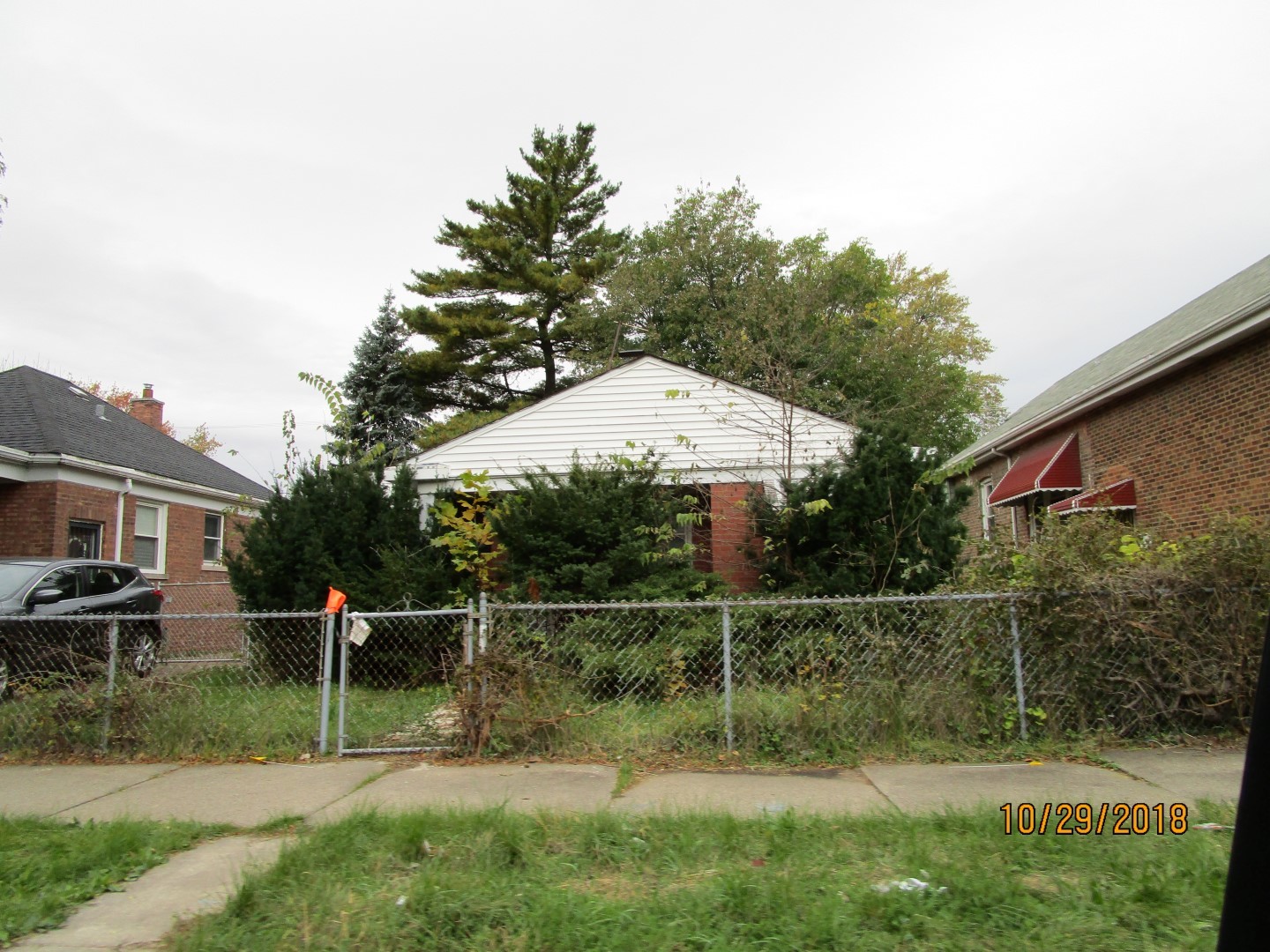 8446 Constance Avenue S CHICAGO, Illinois SINGLE FAMILY HOME SOLD AS-IS AND READY FOR A NEW FAMILY. NOT BANK OWNED AND NOT A SHORT SALE, OWNERS ARE LOCAL AND MOTIVATED. THIS HOME IS BEING SOLD AS-IS, SO PLEASE INSPECT PRIOR TO SUBMITTING AN OFFER. PLEASE NOTE: 0% TAX PRORATIONS ARE OFFERED, THE SELLER WILL PAY CURRENT AND ALL PRIOR TAX BUT 0% CREDIT FOR FUTURE BILLS. SPECIAL WARRANTY DEED AT CLOSING. NO SURVEY. FOR FASTER RESPONSE PLEASE USE SELLERS CONTRACT, ADDENDUM AND DISCLOSURES UNDER DOCUMENTS.