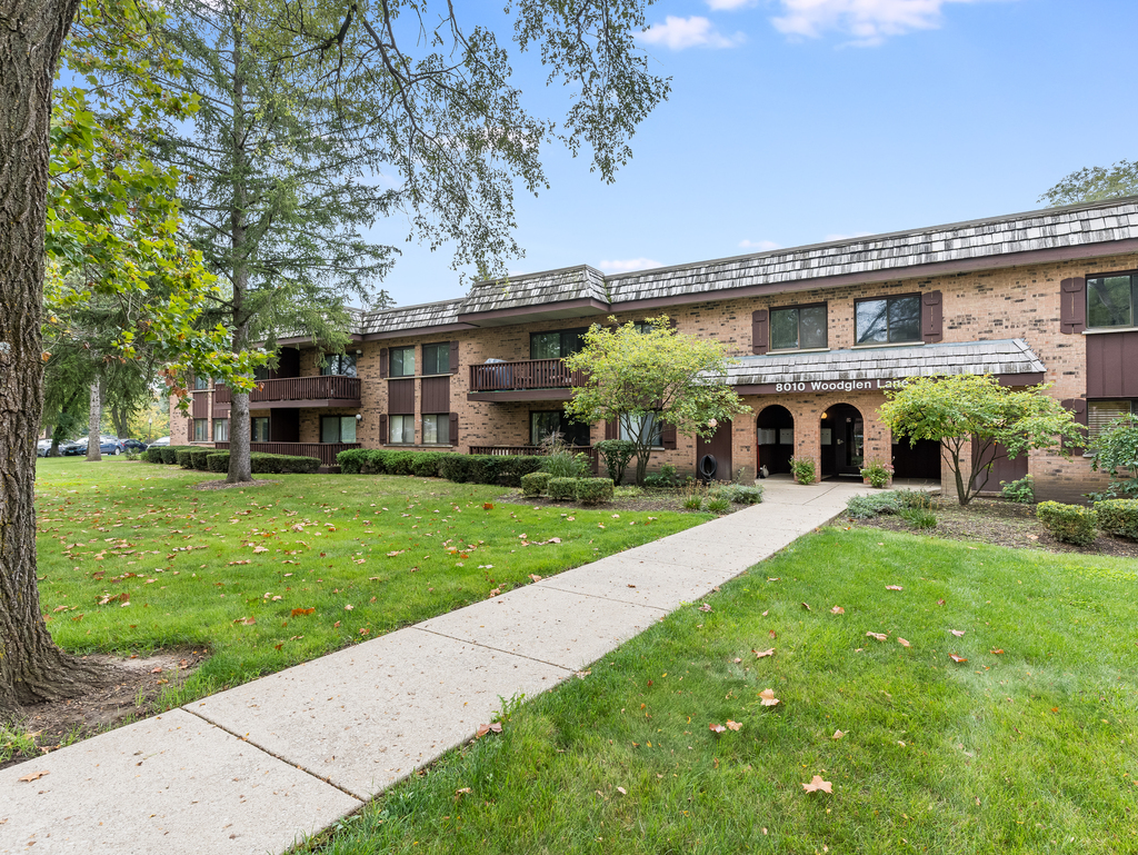Lake in The Woods in Downers Grove IL Homes for Sale Lake in The