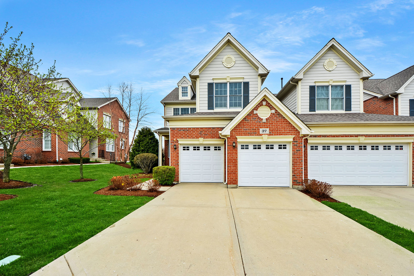 Hawthorn Woods Country Club in Hawthorn Woods IL Homes for Sale