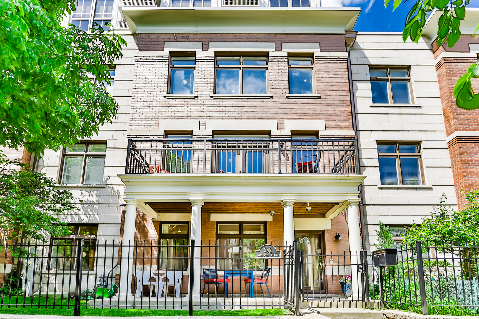 242 East 14th Street Chicago IL 60605