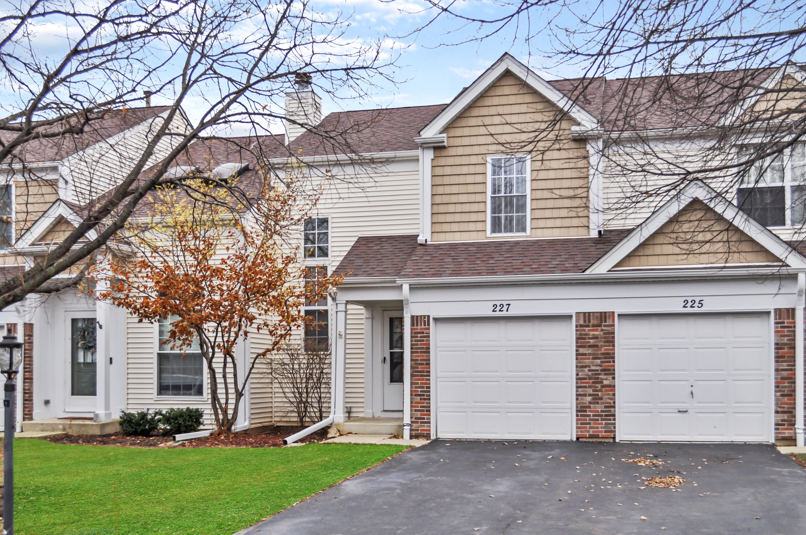 Tiffany Place in Streamwood IL Homes for Sale Tiffany Place in