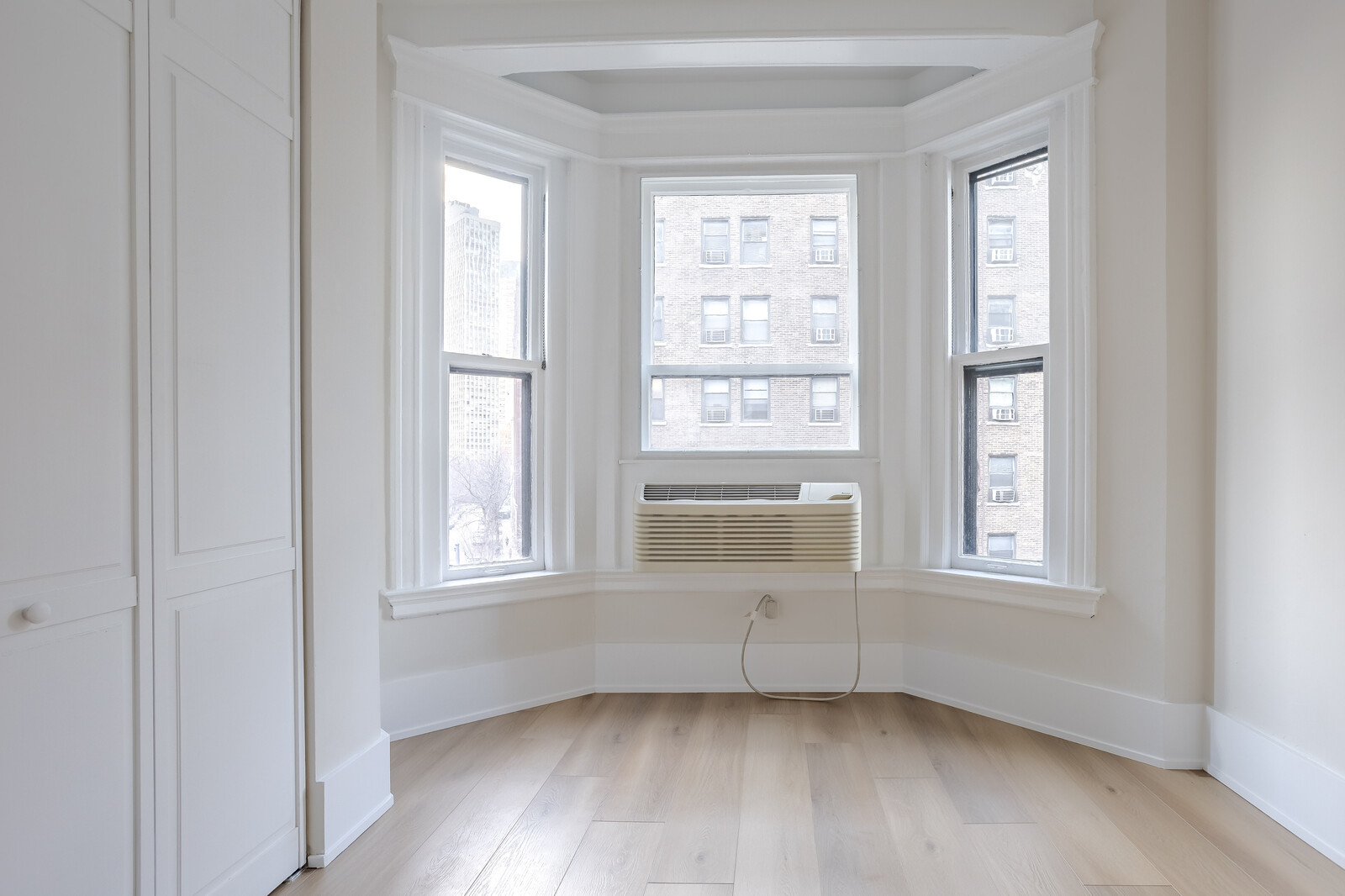 The Brewster, Chicago Reviews & Apartments for Rent