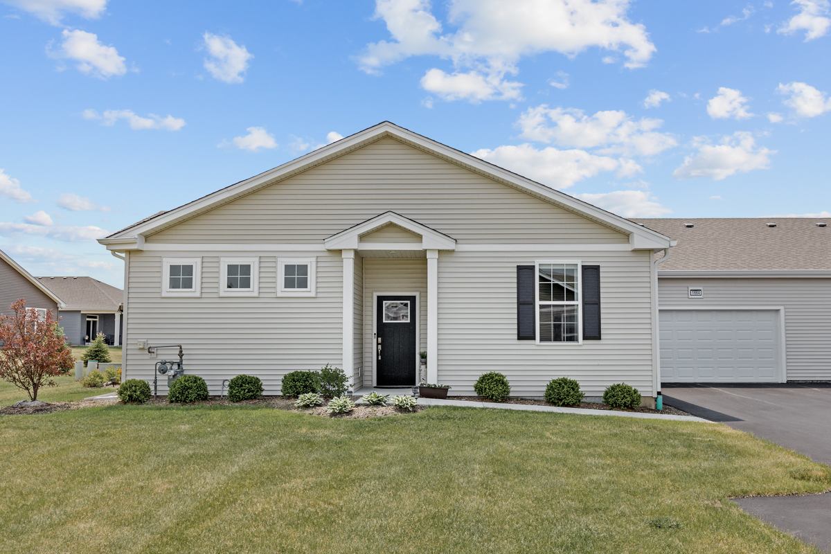 Carillon At Cambridge Lakes in Pingree Grove IL Homes for Sale