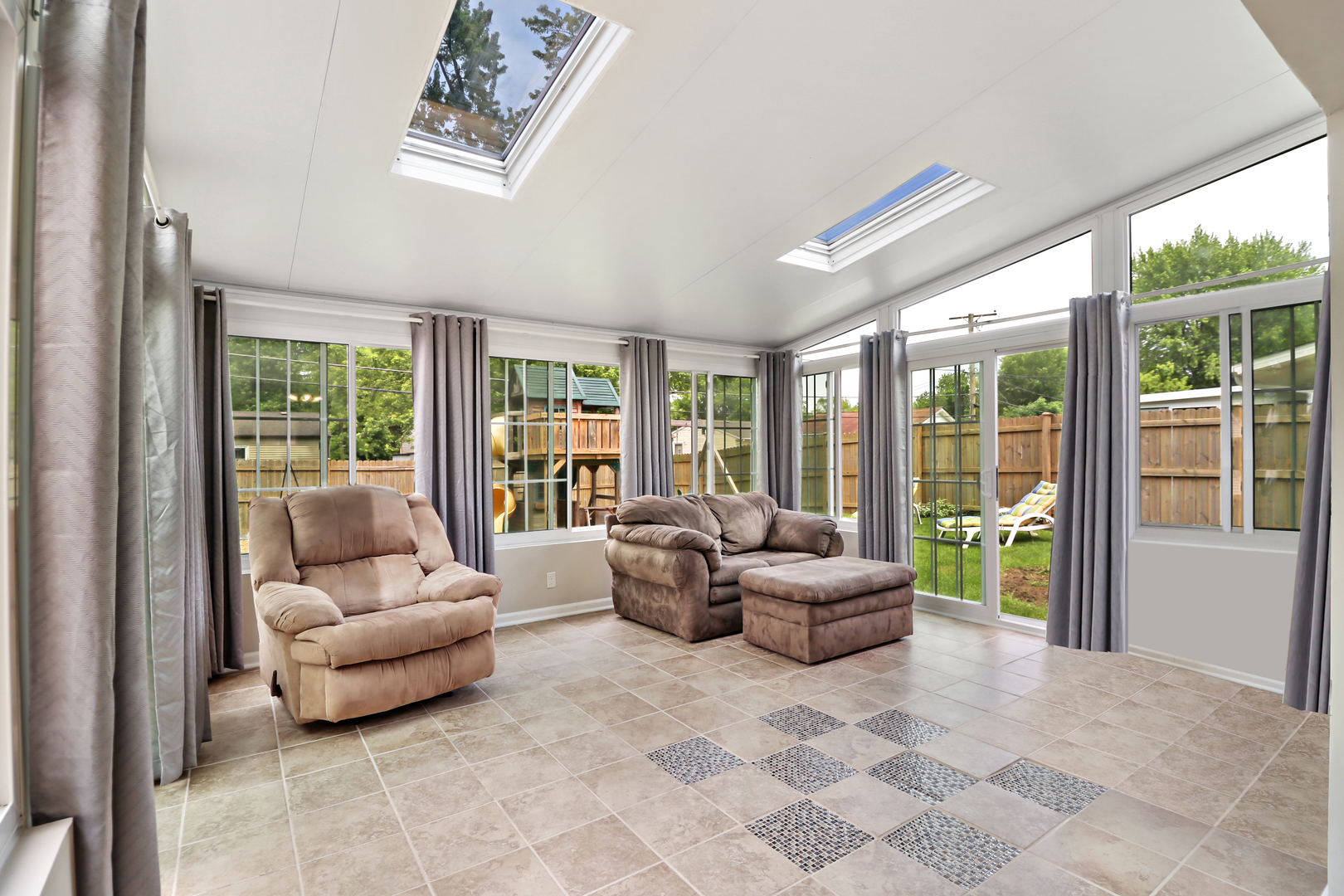 10398238 Jimholder Com 847 217 4426 1011 Oakland Dr