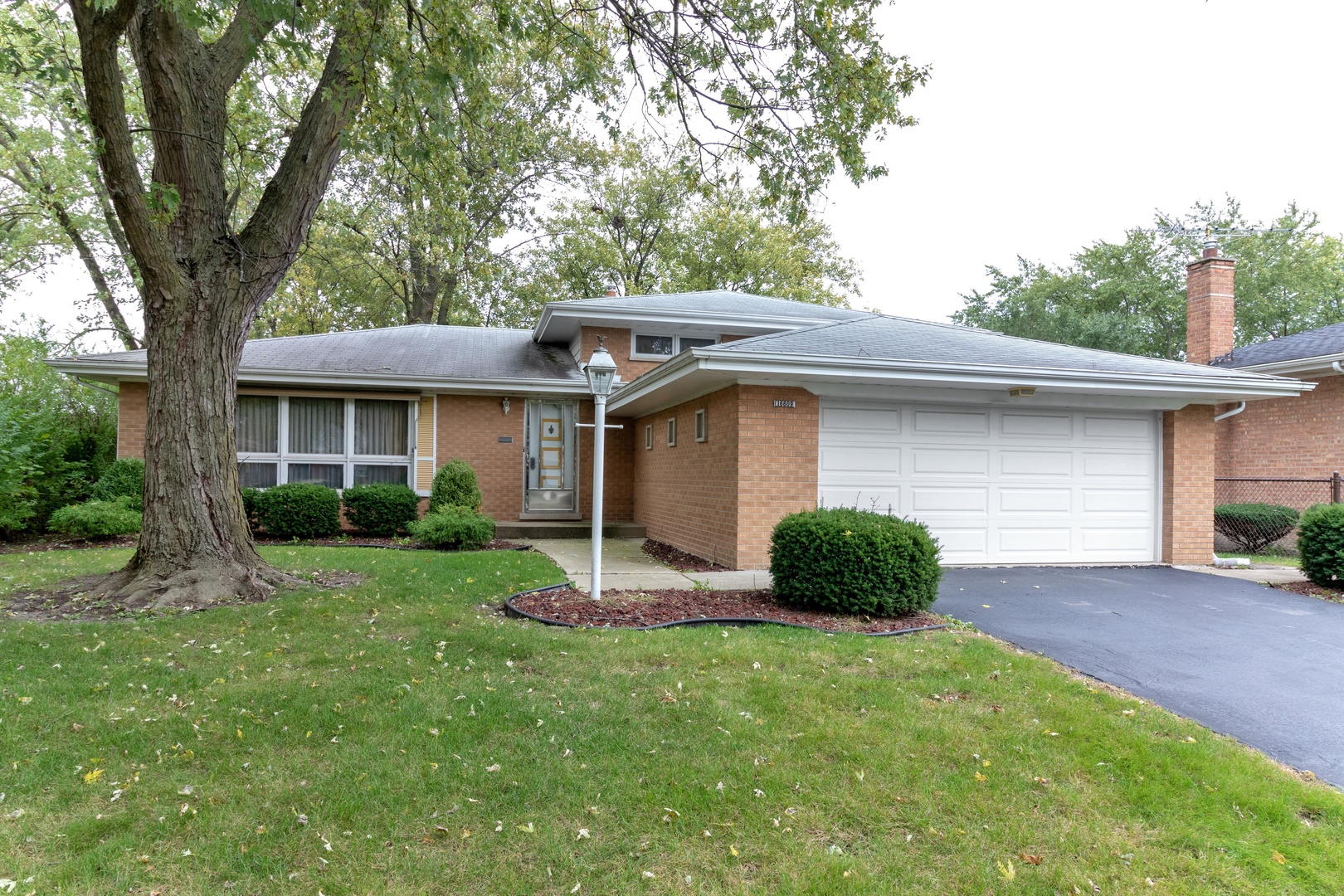 16609 School Street South Holland IL 60473