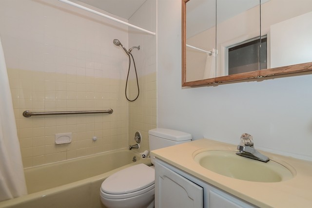 1 E Beechwood Court