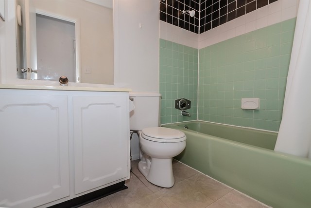 1 E Beechwood Court
