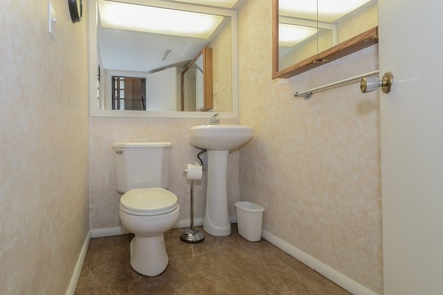 1 E Beechwood Court
