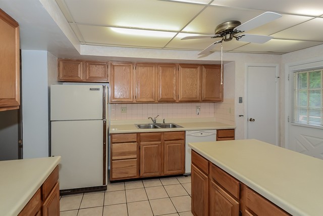1 E Beechwood Court