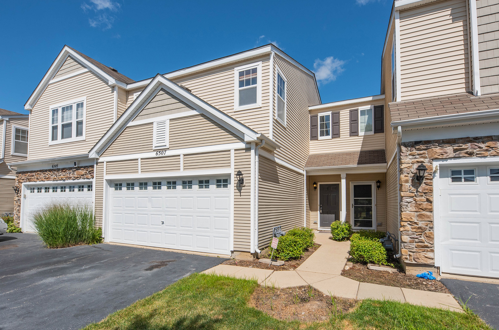 Silverstone Lake in Carpentersville IL Homes for Sale Silverstone