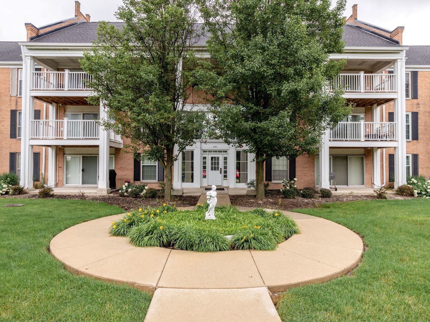 Three Fountains On The Lake in Rolling Meadows IL Homes for Sale