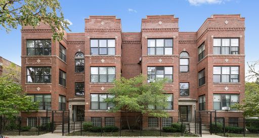 3 Apartment in Albany Park