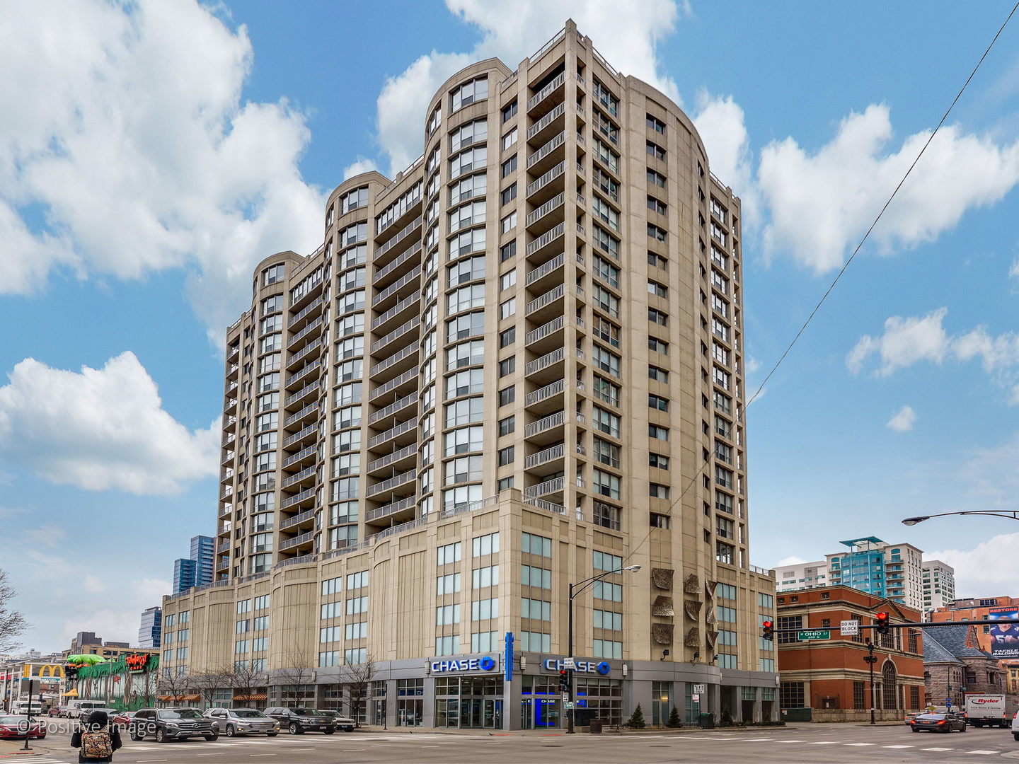 600 N Dearborn Chicago Condos For Sale Map