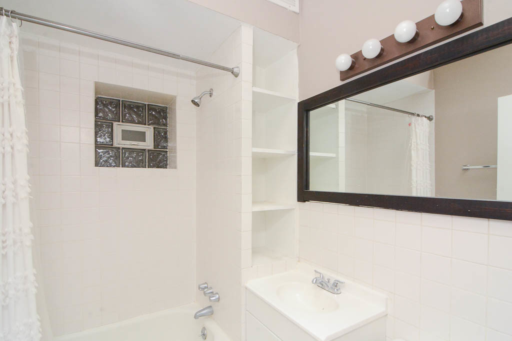 2022 W Augusta Blvd apartments for rent at AptAmigo