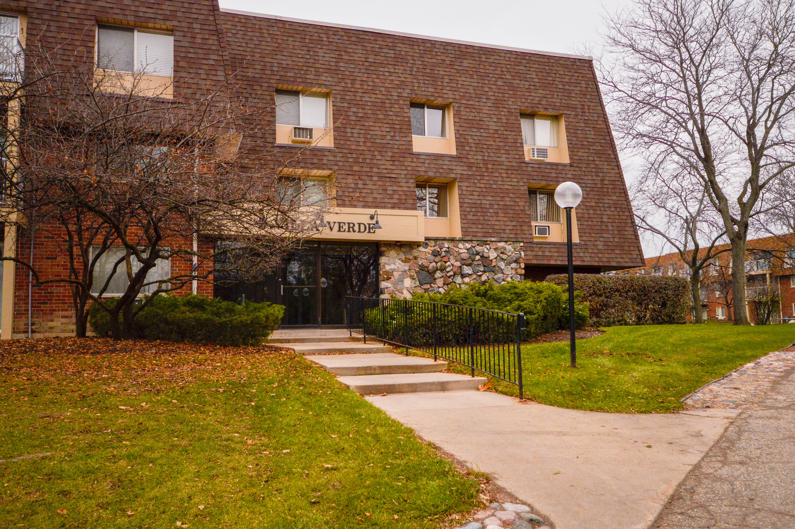 2 VILLA VERDE Drive 2-202