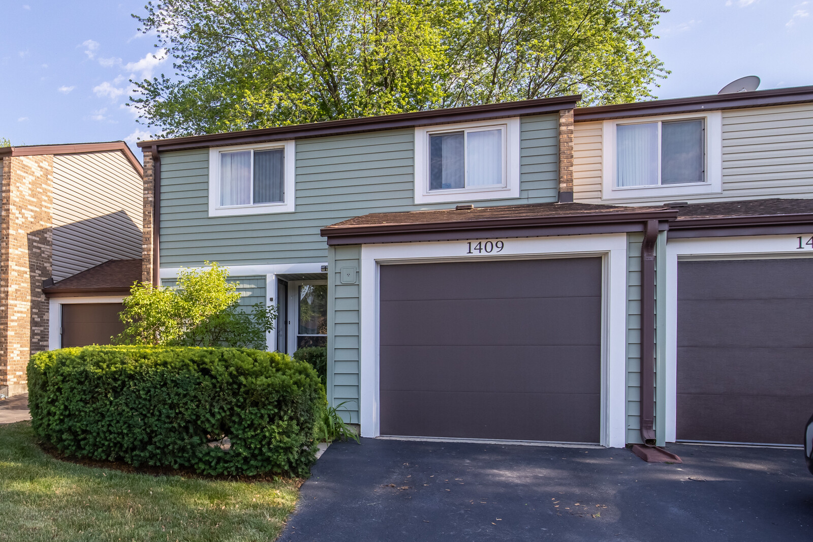 Lakeside Villas in Wheeling IL Homes for Sale Lakeside Villas in