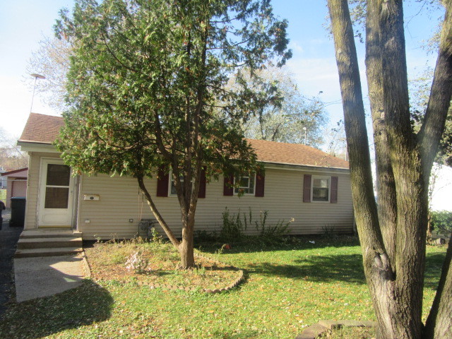 1582 Highland Avenue GLENDALE HEIGHTS, Illinois Great affordable starter home!!! Wonderful opportunity to own clean and move-in ready 1-story ranch home w/detached 2.5 car garage - asphalt sidedrive to fit about 4 additional cars and fenced in backyard!!! The home is featuring open living room w/sliding door to concrete patio - fully appliance eat in kitchen - 3x bedrooms - full bathroom w/tub and laundry/utility room w/laundry hook ups - furnace - hot water heater & 100 AMPs circuit breaker box. There are hardwood floors thru-out and ceramic floors in kitchen & bathroom - gas forced air & A/C! It is close to public transportation - PACE buses on GLEN ELLYN & ARMY TRAIL ROAD - expressway - schools - parks - playground - Forest Preserve - Sunfish Pond - Dupage River - Harold Reskin Park - Golf Club - Westlake Plaza Shopping Center - stores & restaurants!!! Do not wait and schedule your appointment with your real estate agent today!!!