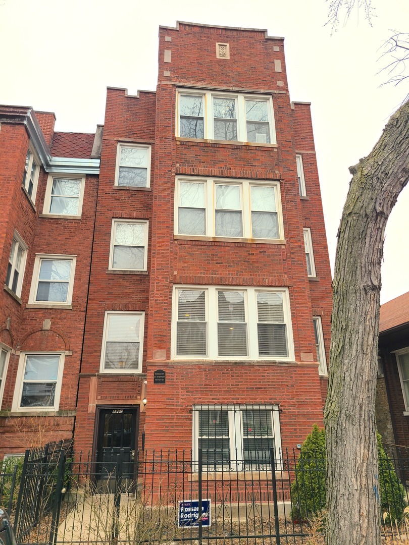 11 Apartment in Albany Park