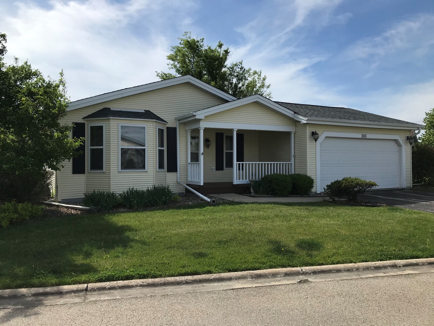 Saddlebrook Farms in Grayslake IL Homes for Sale Saddlebrook Farms in