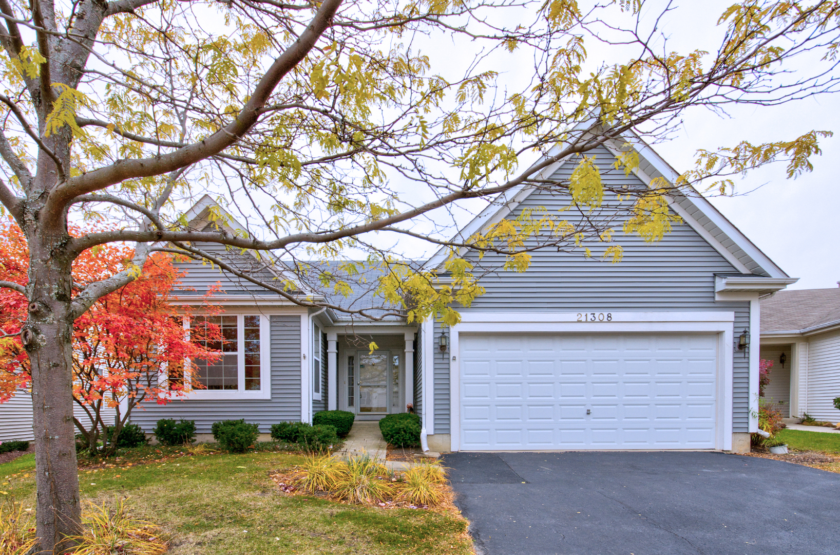 Carillon Lakes in Crest Hill IL Homes for Sale Carillon Lakes in Crest Hill Real Estate