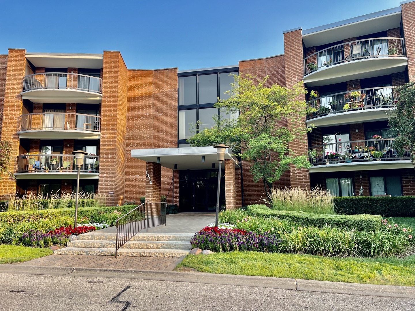 Dana Point in Arlington Heights IL Homes for Sale Dana Point in