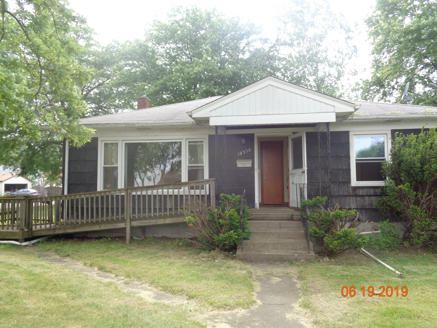 18358 Chicago Avenue LANSING, Illinois SINGLE FAMILY HOME NEEDS FULL REHAB. SOLD AS-IS AND READY FOR A NEW FAMILY. NOT BANK OWNED AND NOT A SHORT SALE, OWNERS ARE LOCAL AND MOTIVATED. THIS HOME IS BEING SOLD AS-IS, SO PLEASE INSPECT PRIOR TO SUBMITTING AN OFFER. PLEASE NOTE: 0% TAX PRORATIONS ARE OFFERED, THE SELLER WILL PAY CURRENT AND ALL PRIOR TAX BUT 0% CREDIT FOR FUTURE BILLS. SPECIAL WARRANTY DEED AT CLOSING. NO SURVEY. FOR FASTER RESPONSE PLEASE USE SELLERS CONTRACT, ADDENDUM AND DISCLOSURES UNDER DOCUMENTS.