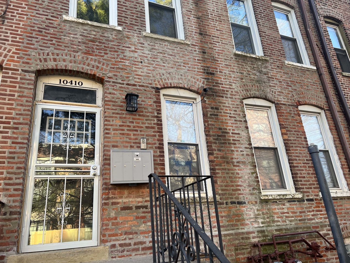 10410 S Maryland Ave apartments for rent at AptAmigo