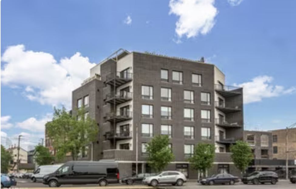 3 Condo in West Town