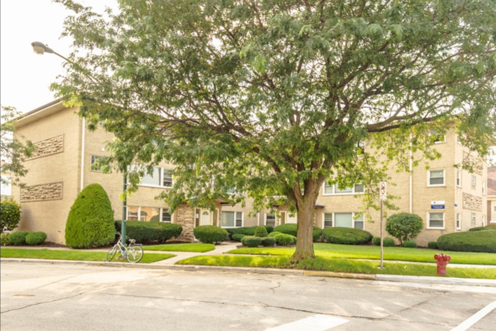 2 Apartment in Norwood Park