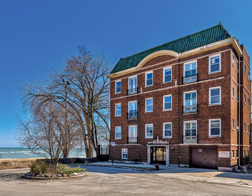 1055 W Pratt Blvd apartments for rent at AptAmigo