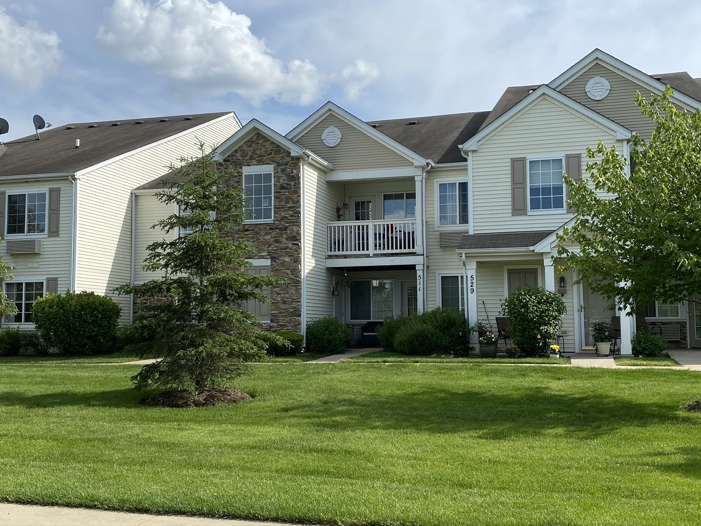 Silverstone Lake in Carpentersville IL Homes for Sale Silverstone