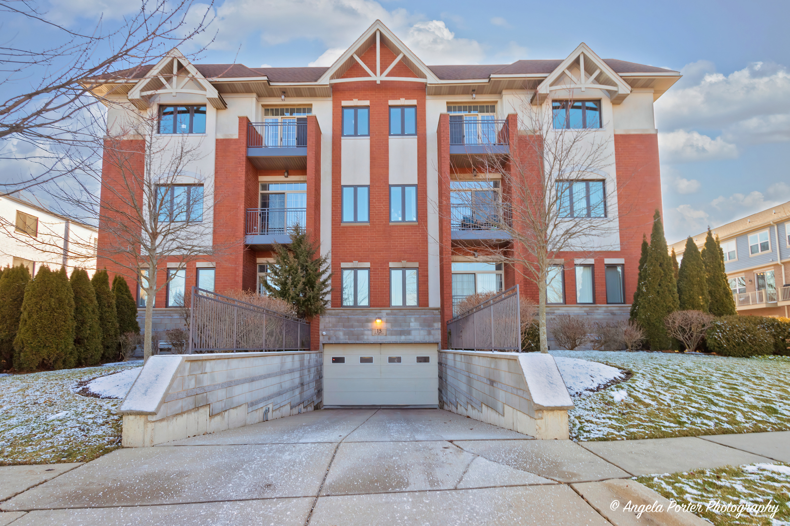 2 Condo in Highwood