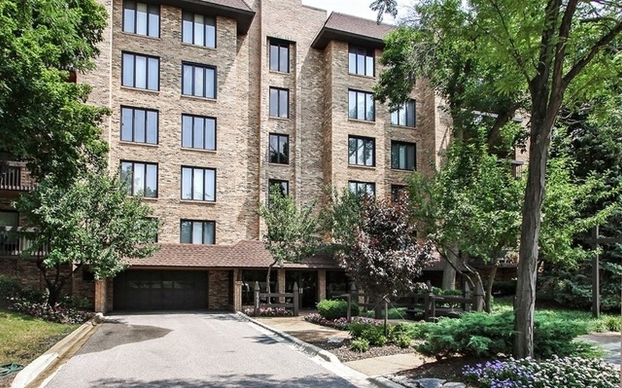 1771 Mission Hills 416, Northbrook, IL MLS 10850429 Berkshire