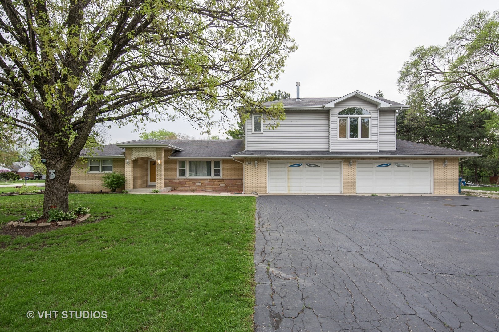 Photo of 1369 INDIAN HILL BENSENVILLE  60106