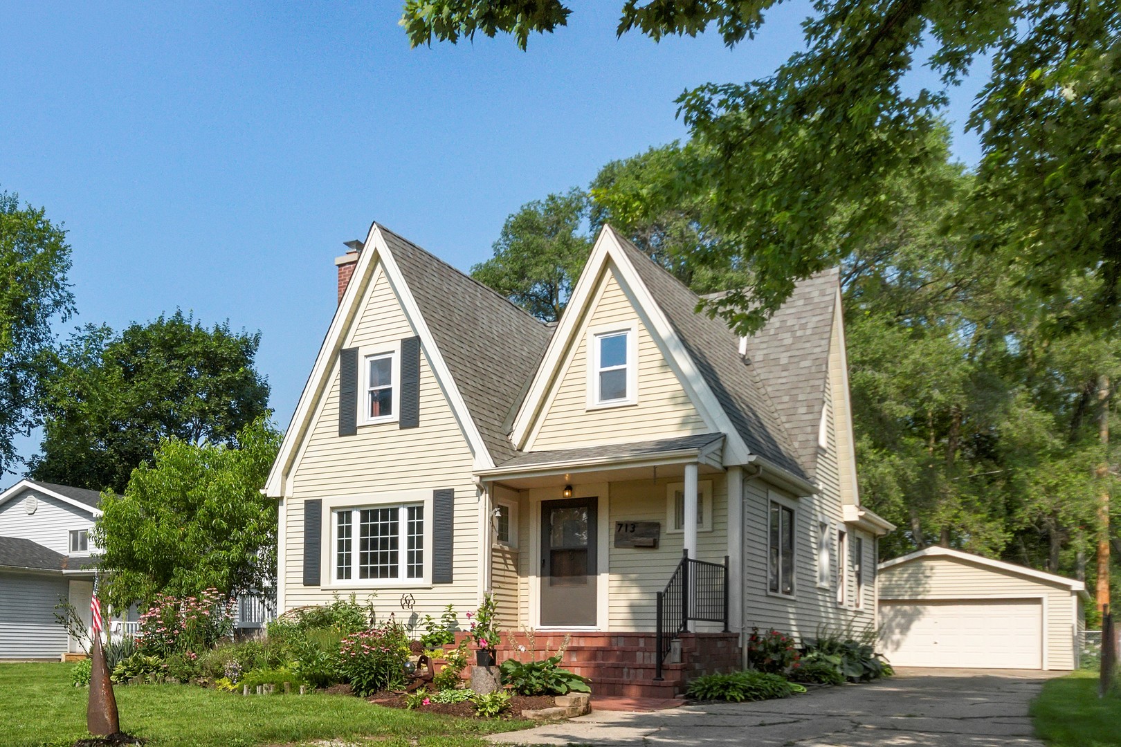 Colonial Village in Batavia IL Homes for Sale Colonial Village in