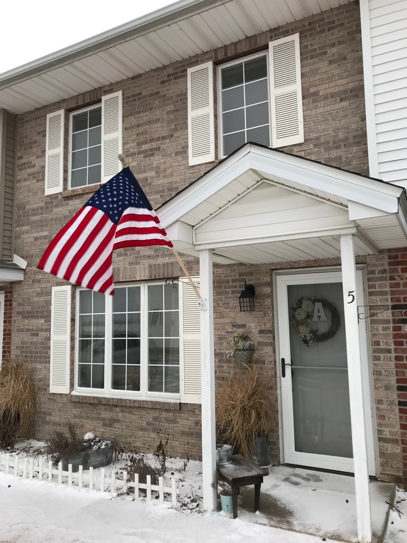 29 Fetzer 5, Bloomington, MLS 10274457 Berkshire Hathaway