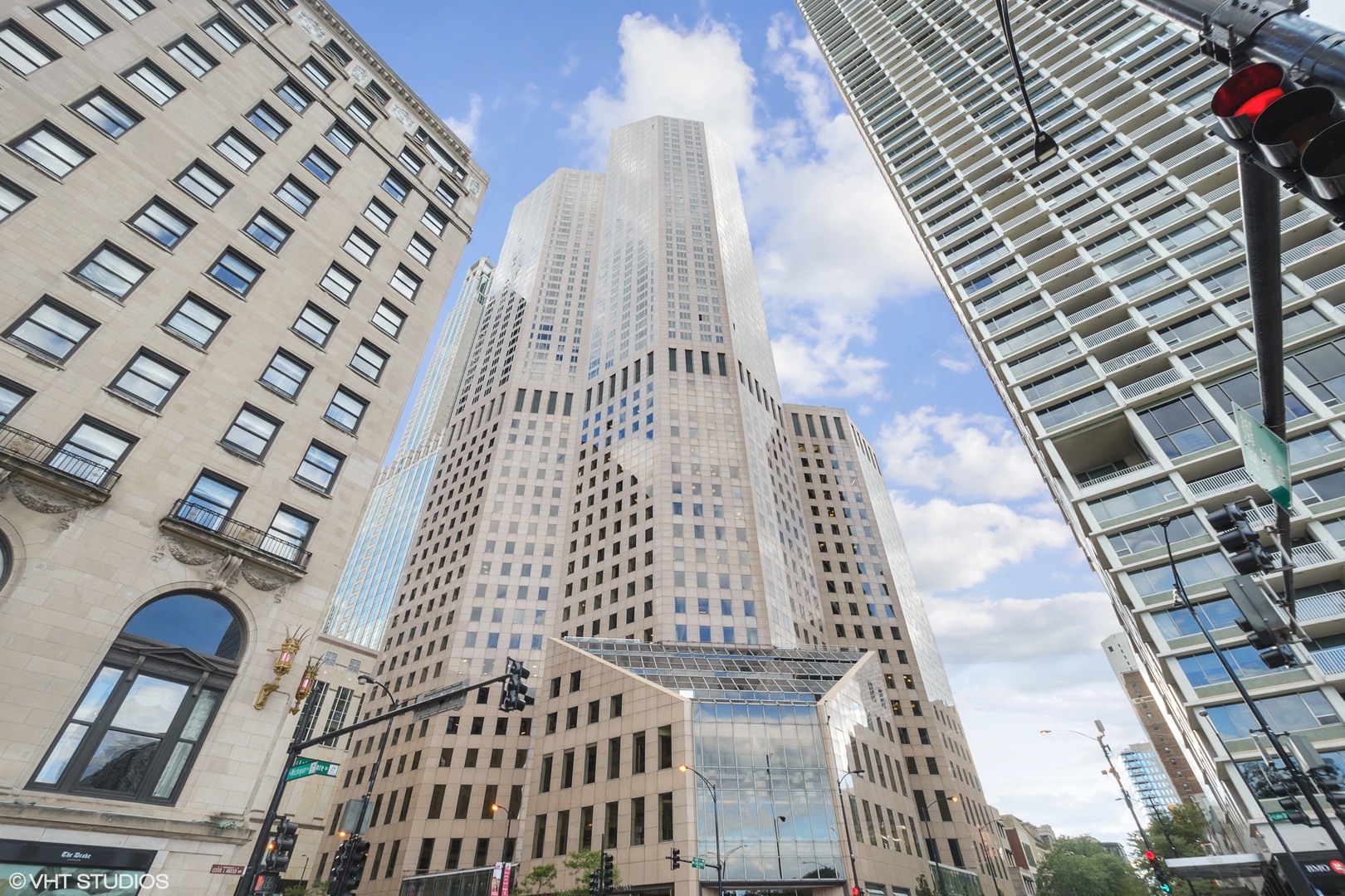 One Magnificent Mile in Chicago IL Homes for Sale One Magnificent
