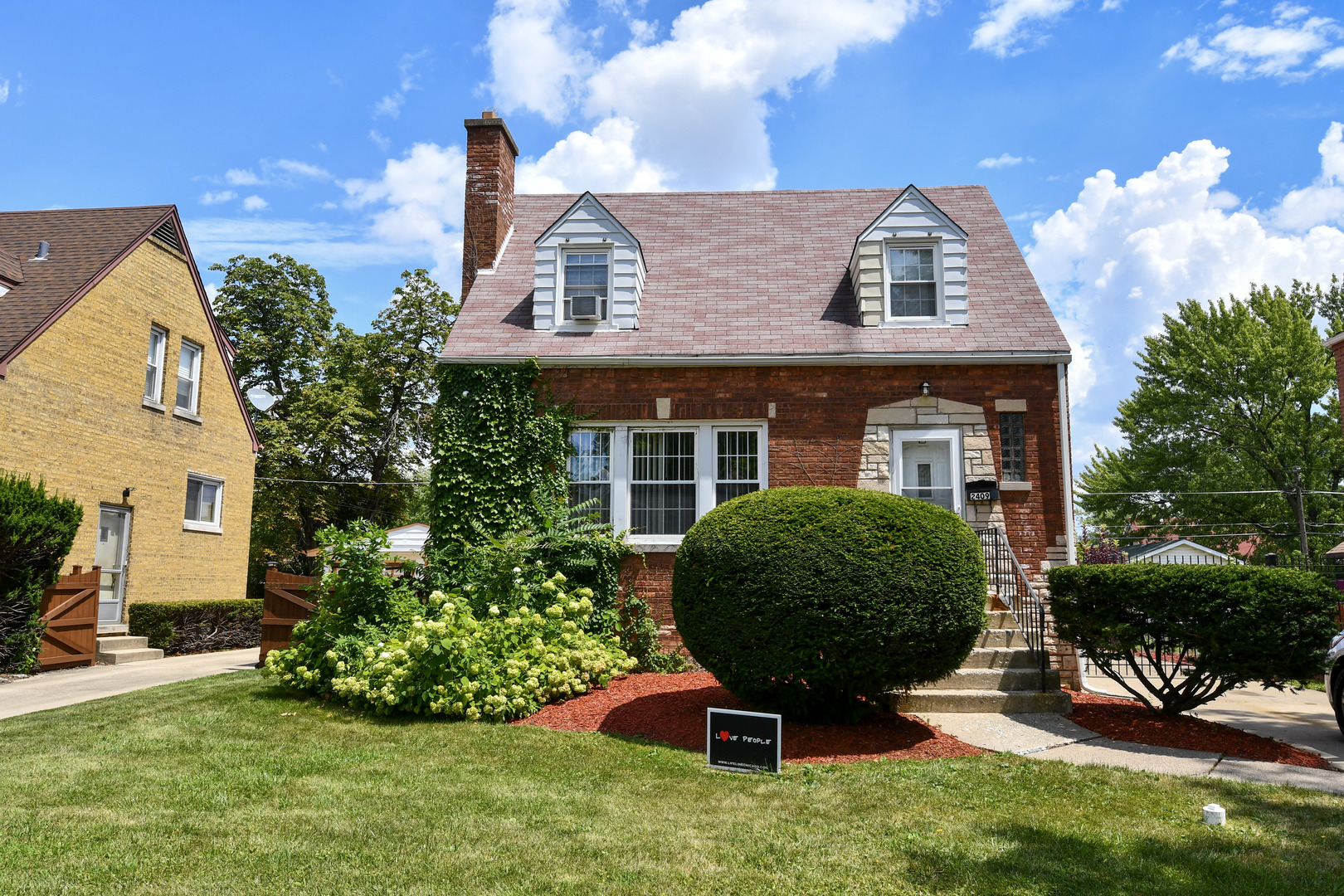 PropertyUP MLS 10476468 for sold 2409 S 16th Broadview, Illinois 60155