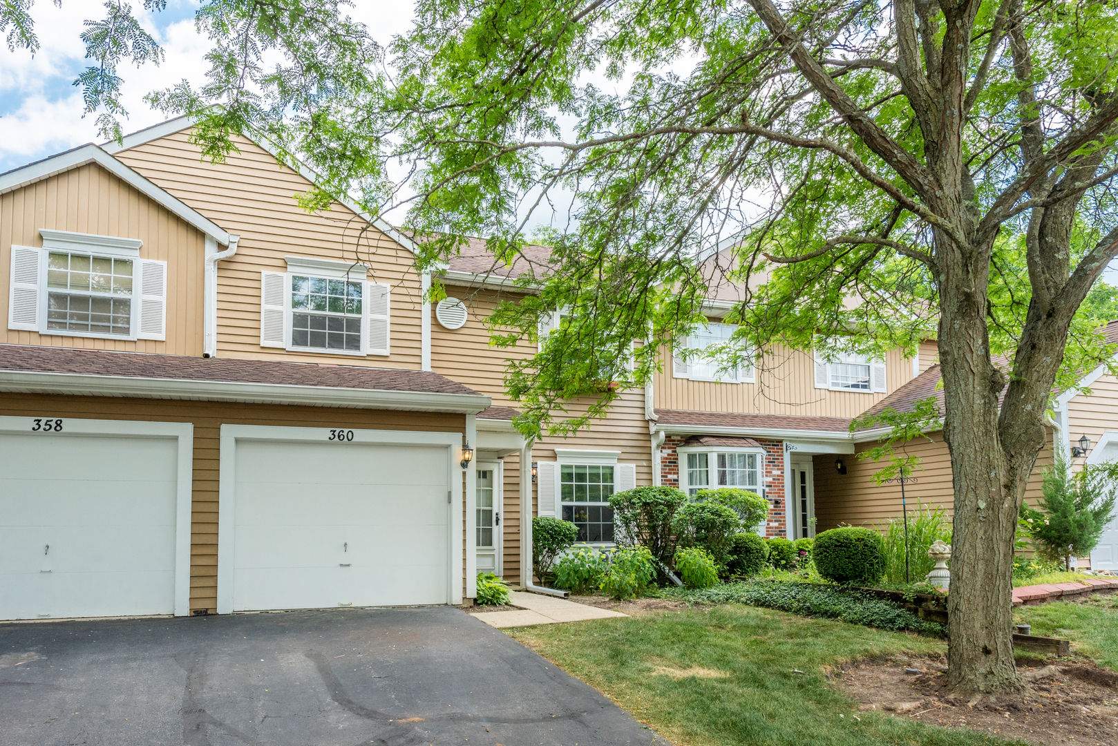 Surrey Woods in Streamwood IL Homes for Sale Surrey Woods in