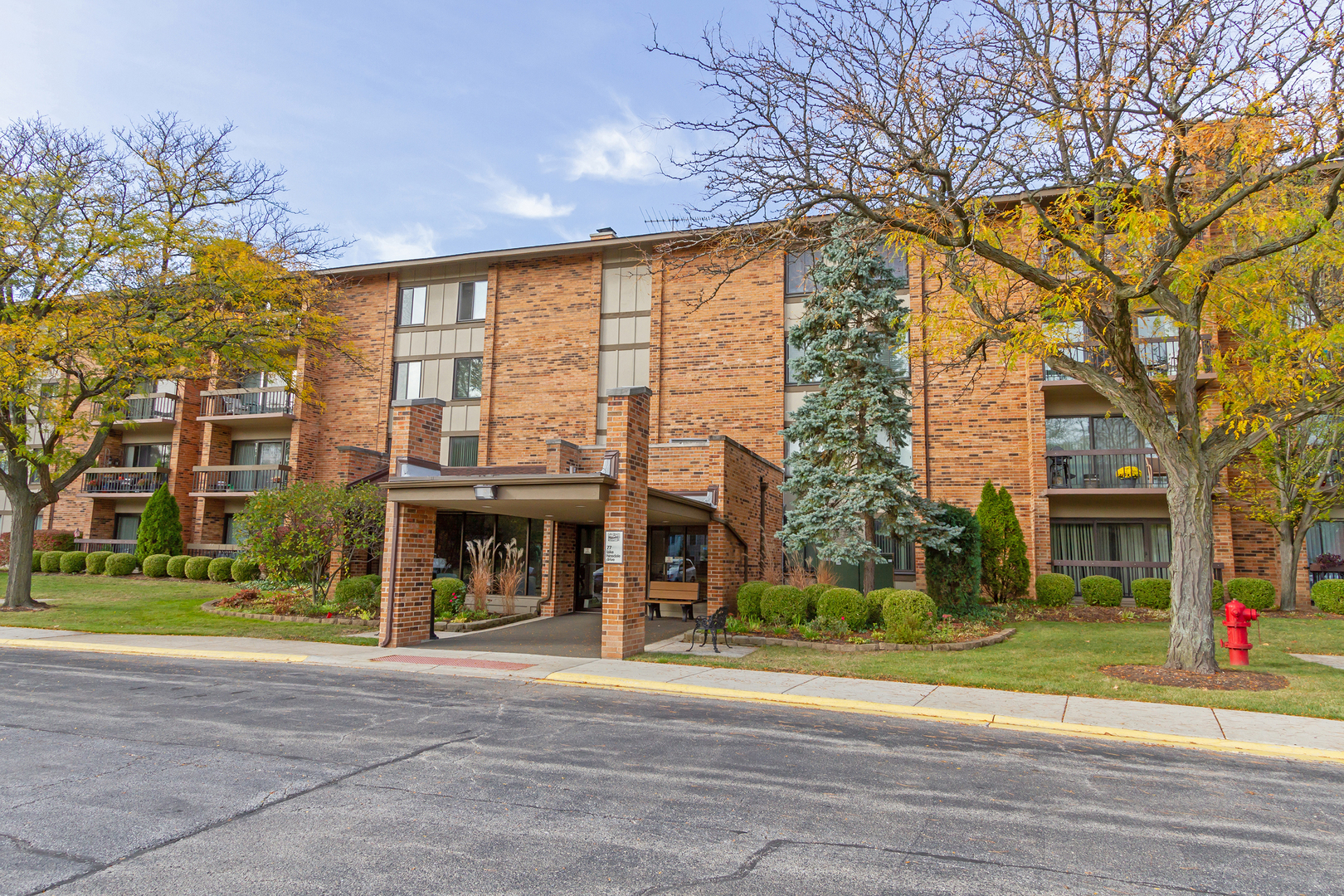 Lake Hinsdale Village in Willowbrook IL Homes for Sale Lake Hinsdale