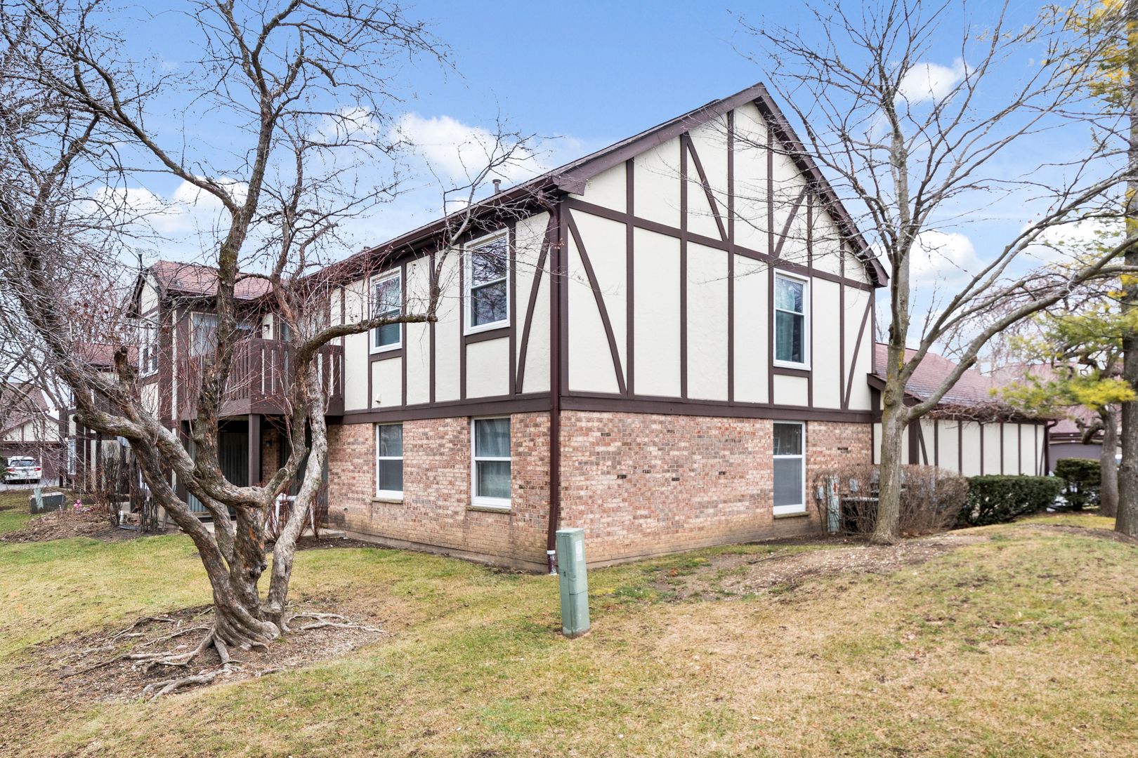 Willow Bend in Rolling Meadows IL Homes for Sale Willow Bend in