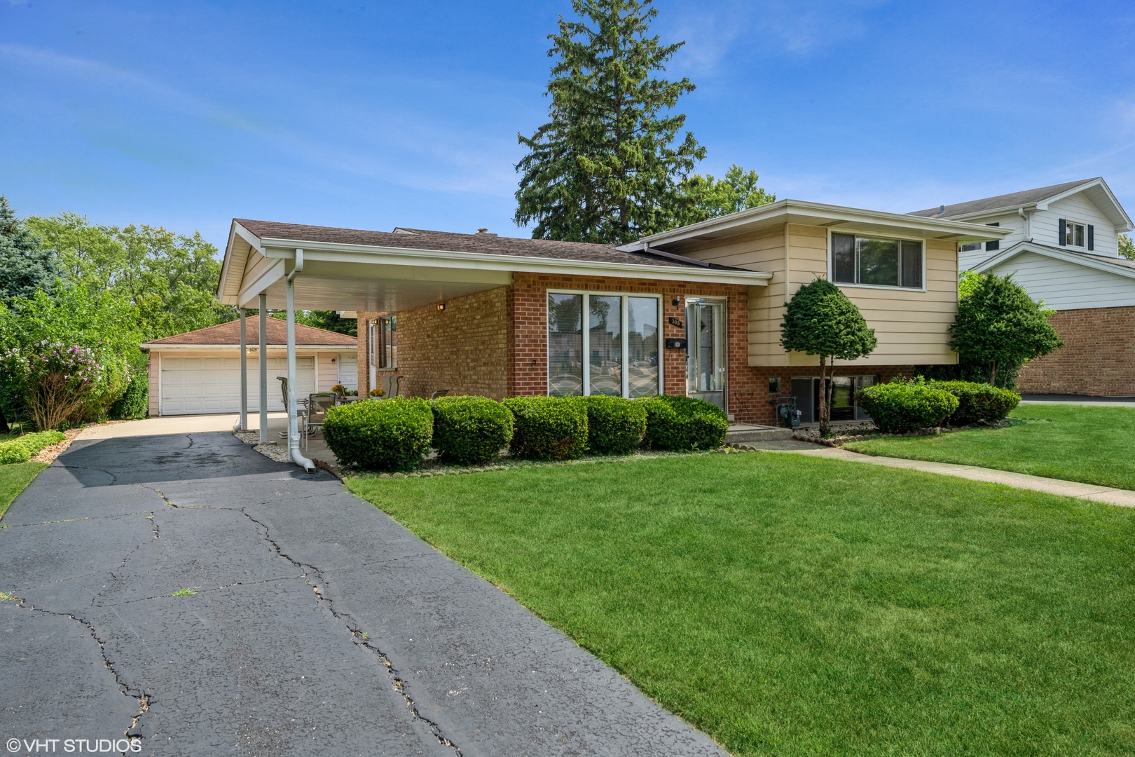 Country Club Highlands in Elmhurst IL Homes for Sale Country Club Highlands in Elmhurst Real