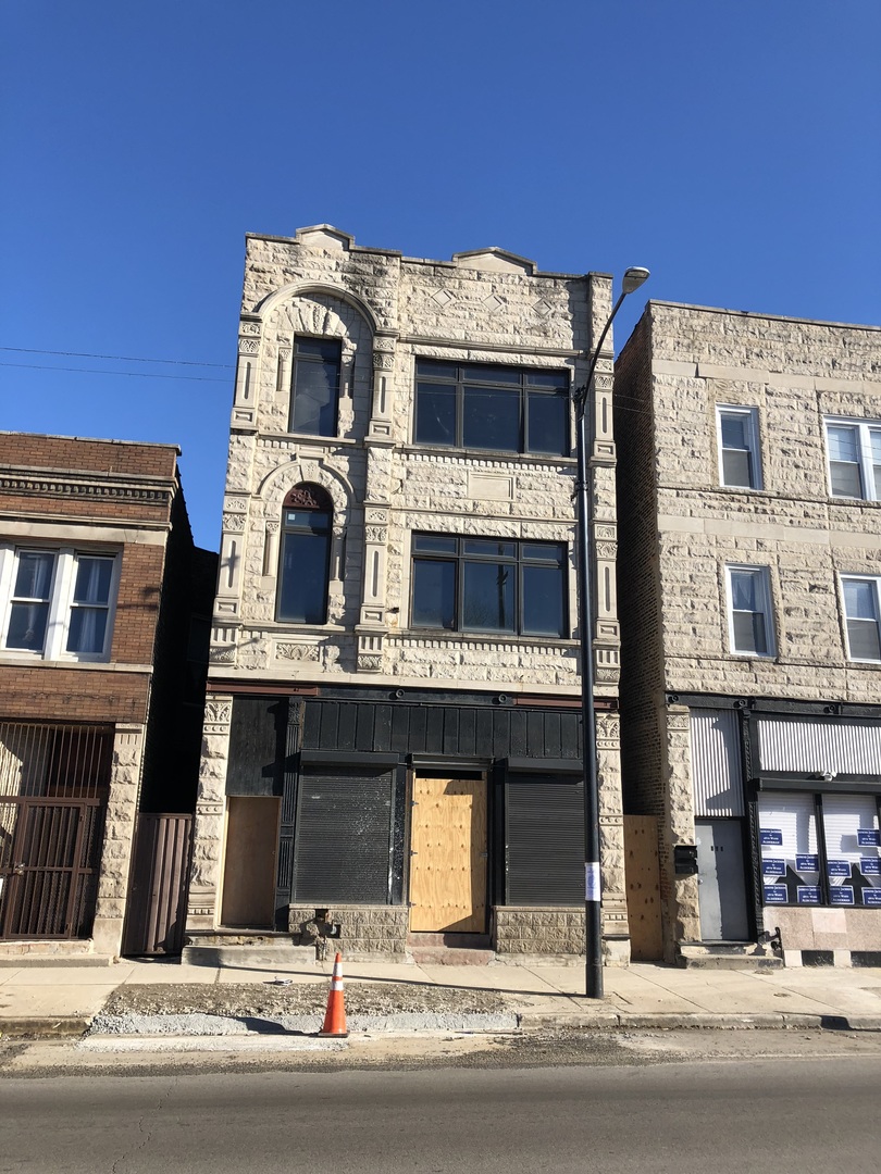 4 Apartment in East Garfield Park
