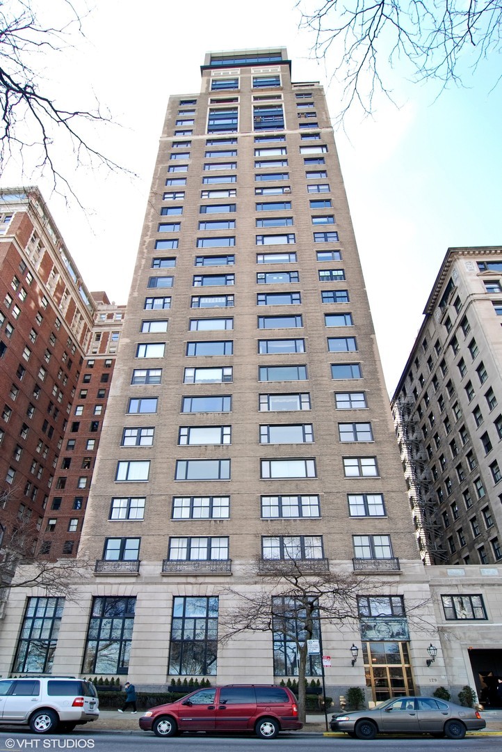 Drake Tower in Chicago IL Homes for Sale Drake Tower in Chicago Real