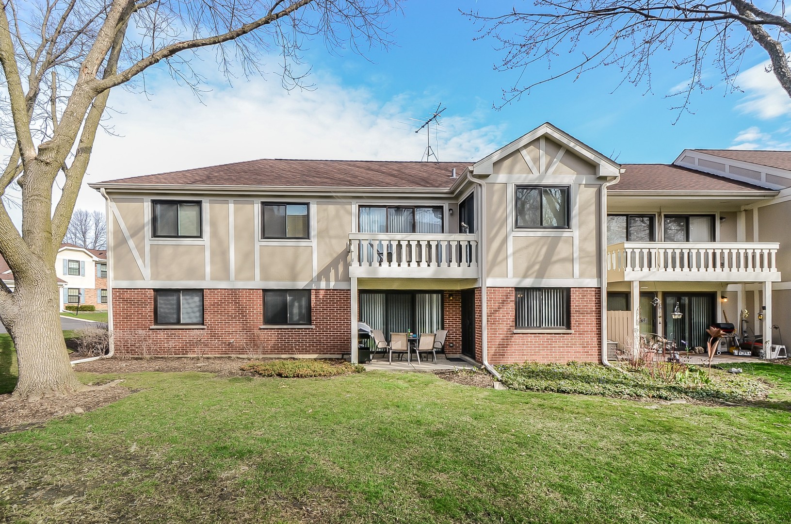 1159 MIDDLEBURY Lane D1