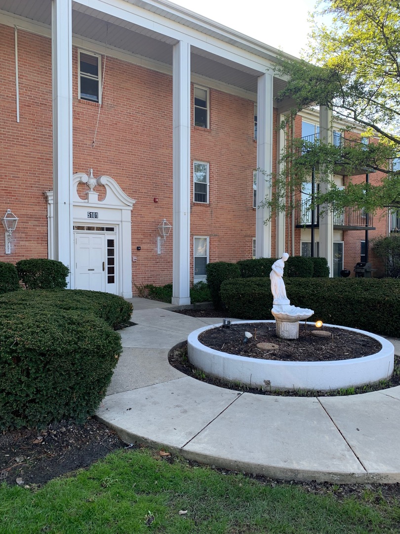 Carriage Way in Rolling Meadows IL Homes for Sale Carriage Way in