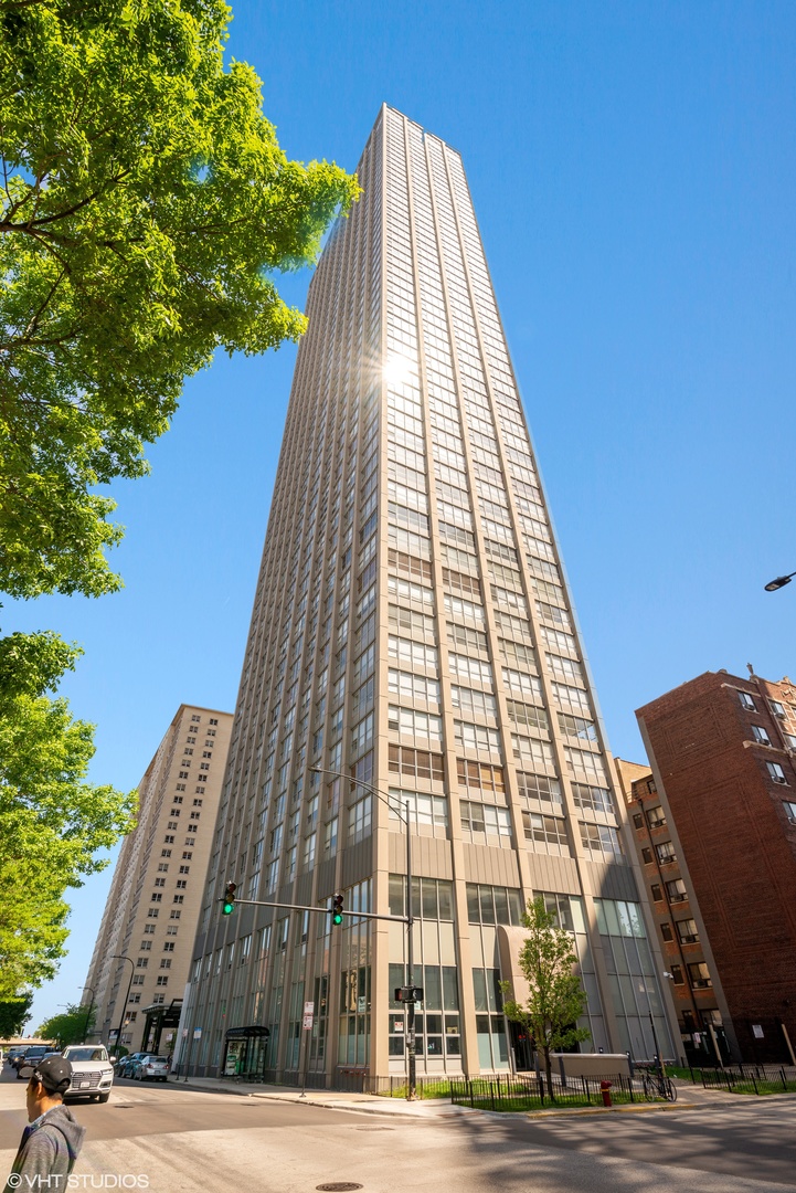 Park Place Tower 655 W Irving Park Chicago Condos For Sale