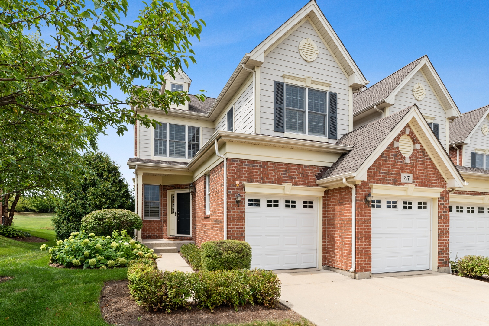 Hawthorn Woods Country Club in Hawthorn Woods IL Homes for Sale