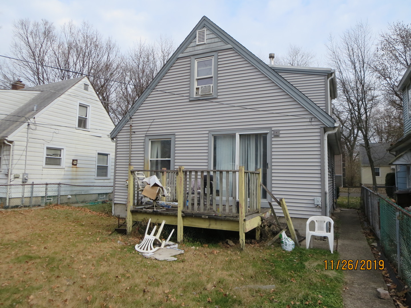 16832 Head Avenue HAZEL CREST, Illinois SINGLE FAMILY HOME SOLD AS-IS AND READY FOR A NEW FAMILY. NOT BANK OWNED AND NOT A SHORT SALE, OWNERS ARE LOCAL AND MOTIVATED. THIS HOME IS BEING SOLD AS-IS, SO PLEASE INSPECT PRIOR TO SUBMITTING AN OFFER. PLEASE NOTE: 0% TAX PRORATIONS ARE OFFERED, THE SELLER WILL PAY CURRENT AND ALL PRIOR TAX BUT 0% CREDIT FOR FUTURE BILLS. SPECIAL WARRANTY DEED AT CLOSING. NO SURVEY. FOR FASTER RESPONSE PLEASE USE SELLERS CONTRACT, ADDENDUM AND DISCLOSURES UNDER DOCUMENTS.
